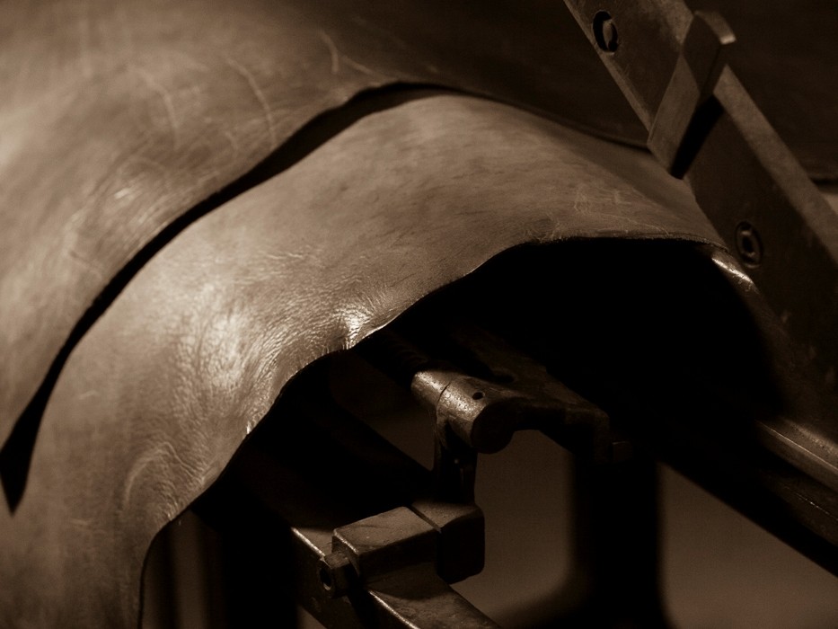 Manuelle Lederverarbeitung bei der Ehrenvoll-Manufaktur