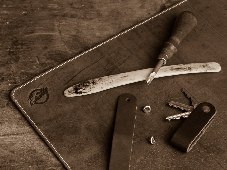 Ehrenvoll-Manufaktur manuelle Lederbearbeitung