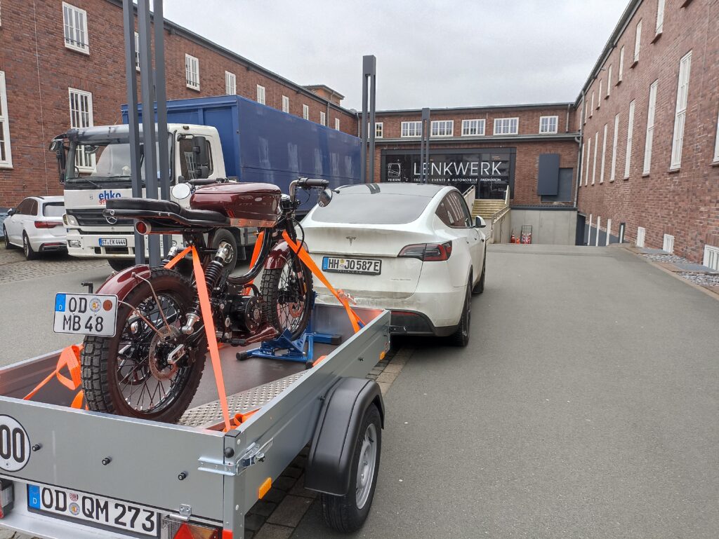 Metorbike vor dem Lenkwerk in Bielefeld