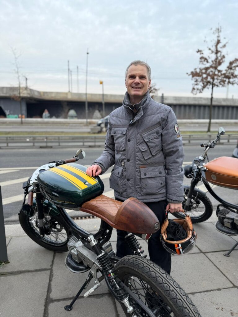 Erste Probefahrt mit einem Metorbike in Hamburg