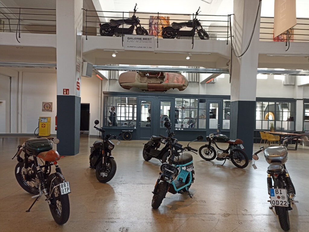 Elektromotorräder im EG und 1. OG von ONKEL DRE im LENKWERK Bielefeld