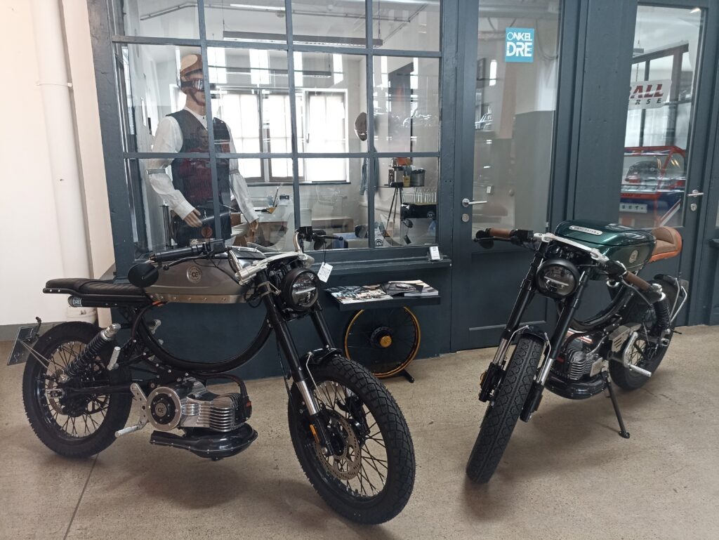 Metorbike Max 100 & Classic 50S (v. l.)