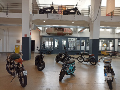 Elektromotorräder im EG und 1. OG von ONKEL DRE im LENKWERK Bielefeld