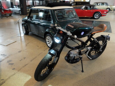 Metorbike meets a Classic Mini (british-racing-green)
