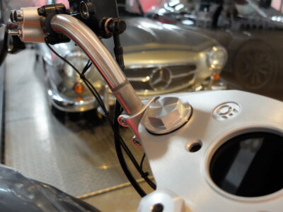 Zwei Silberpfeile: Mercedes & Metorbike