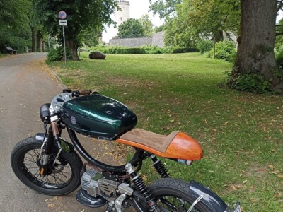 Mit dem Metorbike an der Sparrenburg Bielefeld